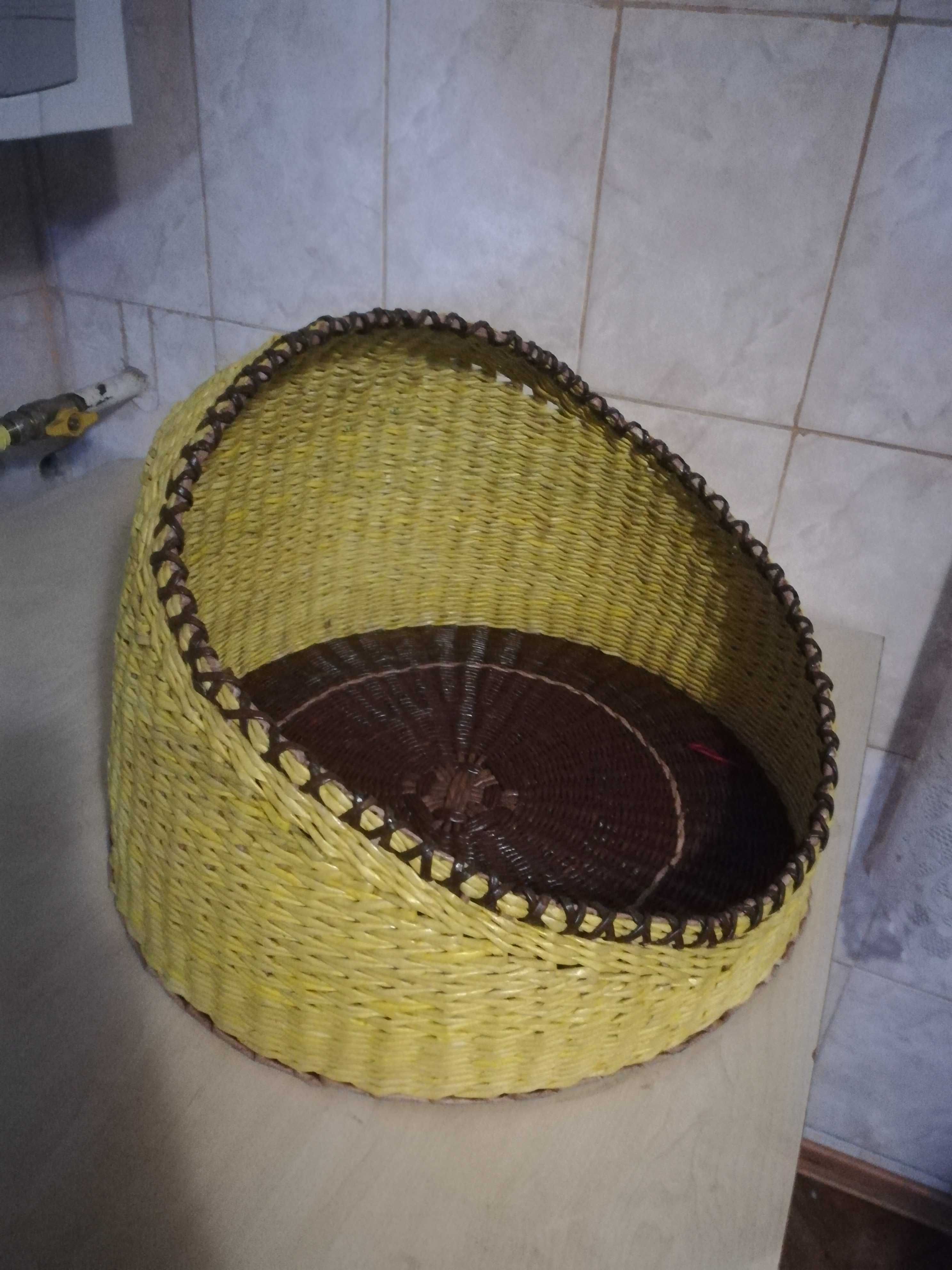 Домики, лежаки для котов