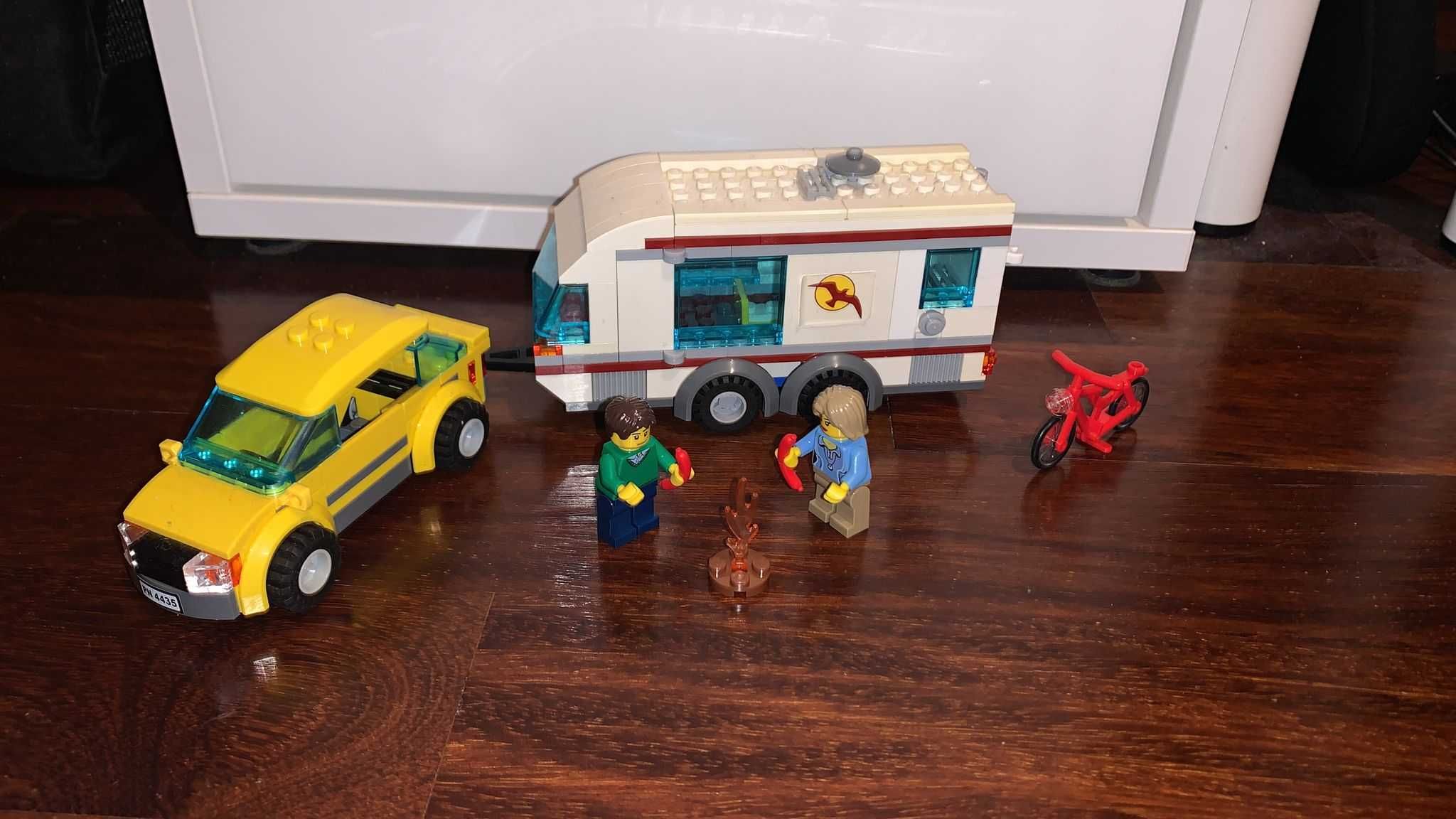 Lego City Caravana (4435) e Lego City Autocaravana (60057)