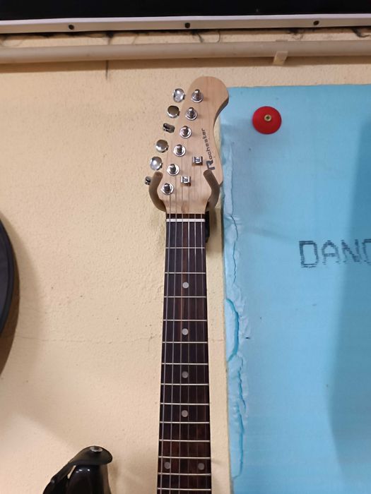 GUITARRA ROCHESTER, tipo Strato 100/% funcional