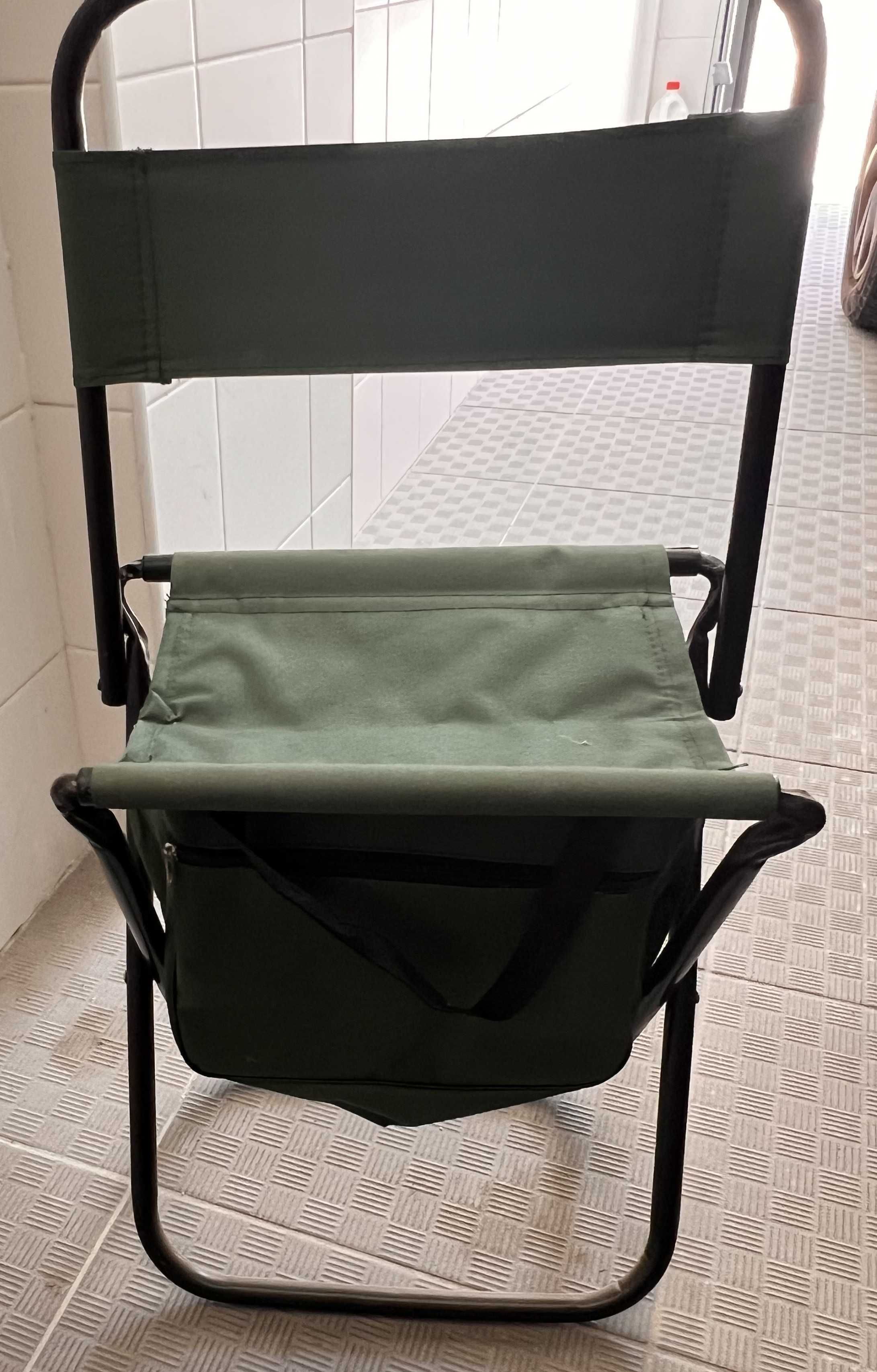 Banco com mochila