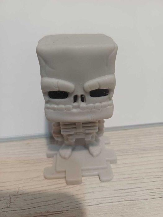 Продам фигурку скелета minecraft x macdonald's
