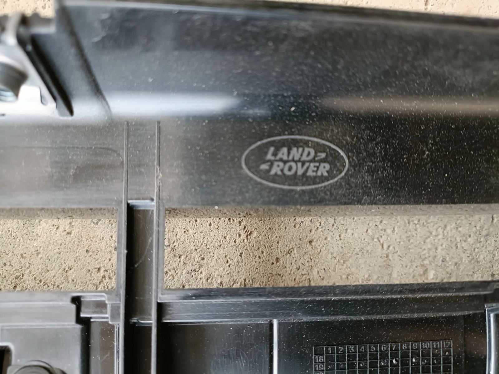 Land Rover Defender 2019+ решітка радіатора верхня, патрубок