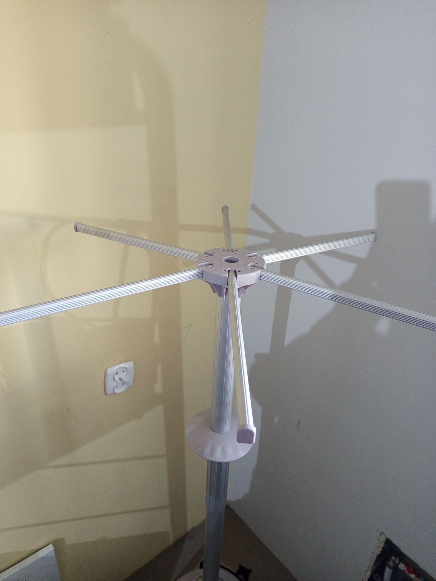Elektryczna przenośna suszarka do ubrań