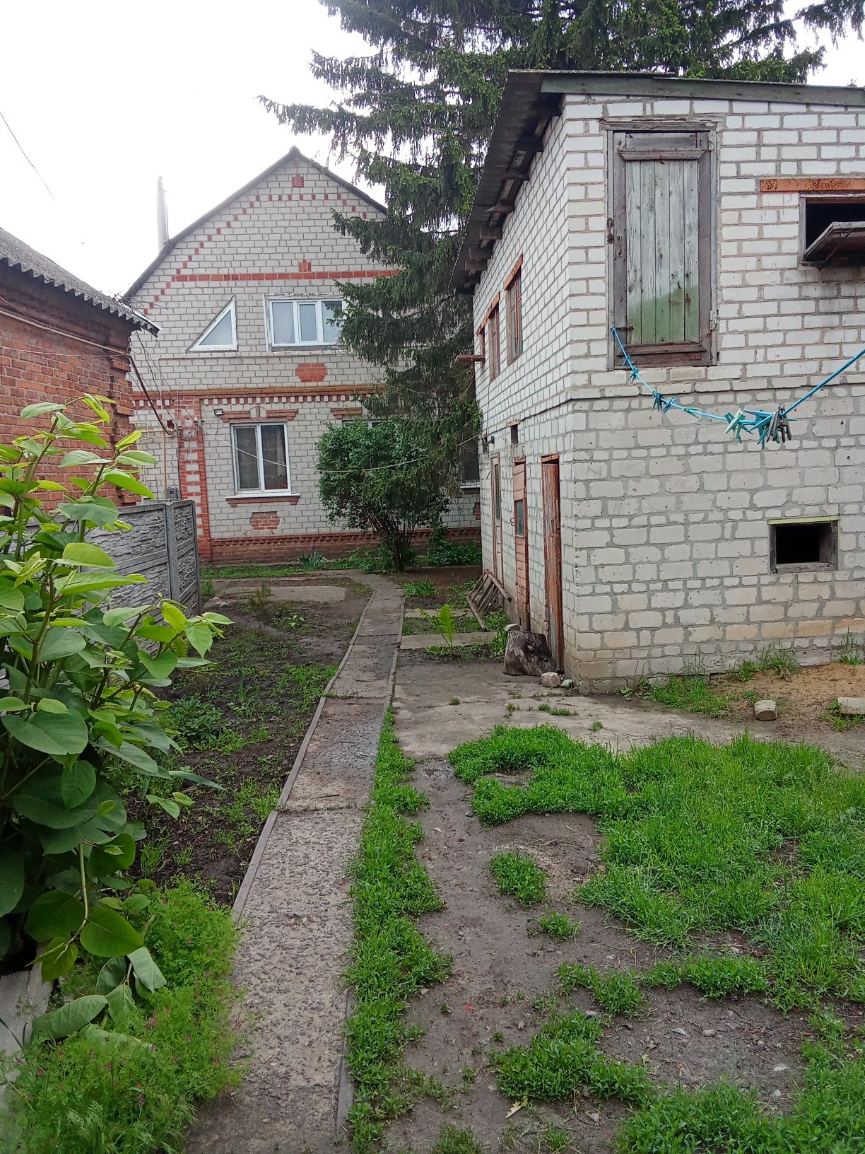 Продаж будинку.Міцний,з усіма комунікаціями.