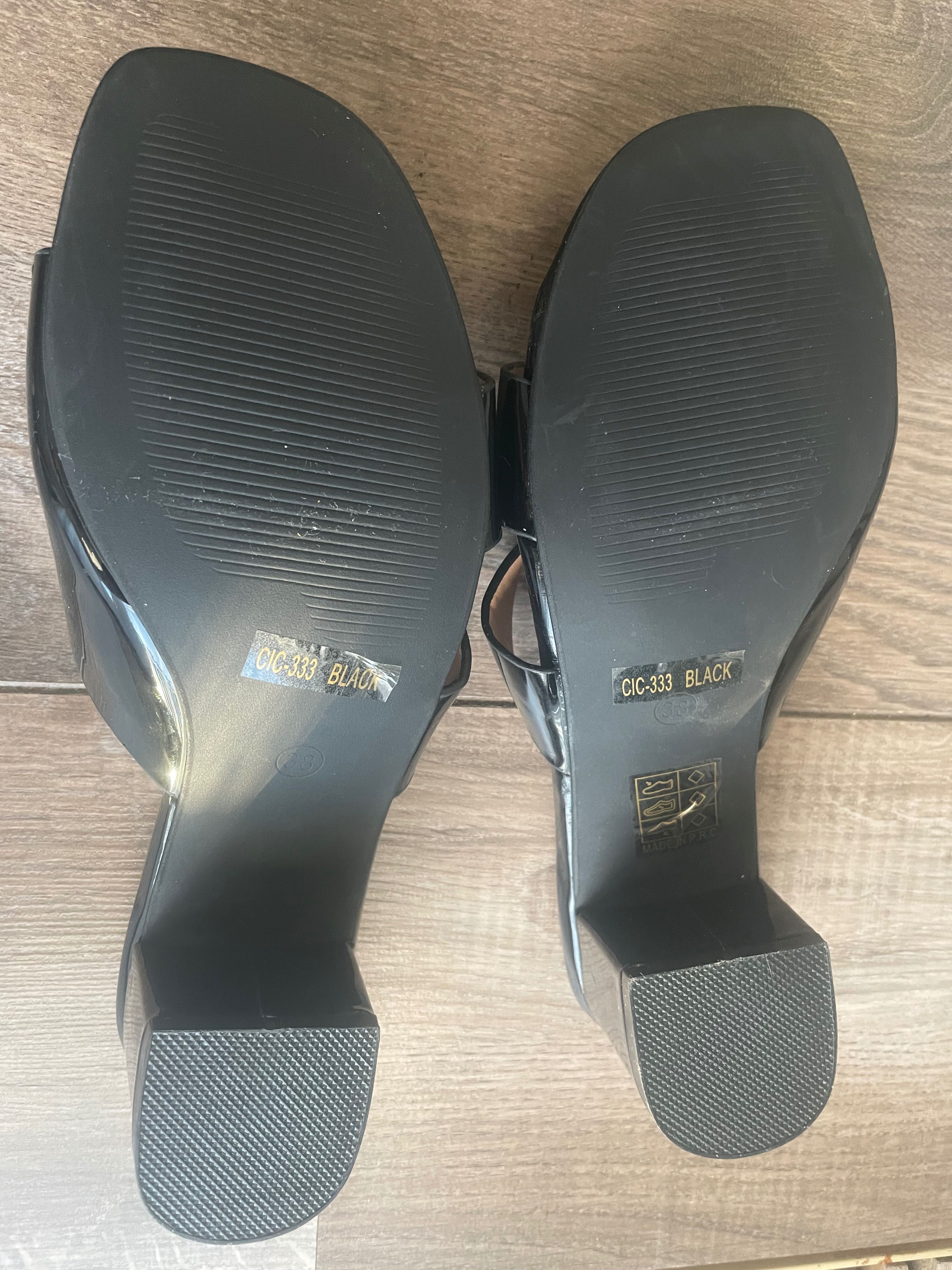 Klapki lakierowane r.38 Nowe