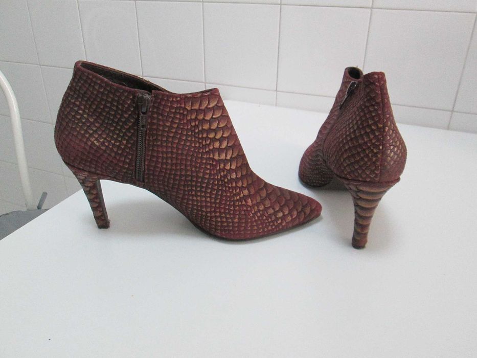 Sapatos bordeuax 39 marca Montesinos