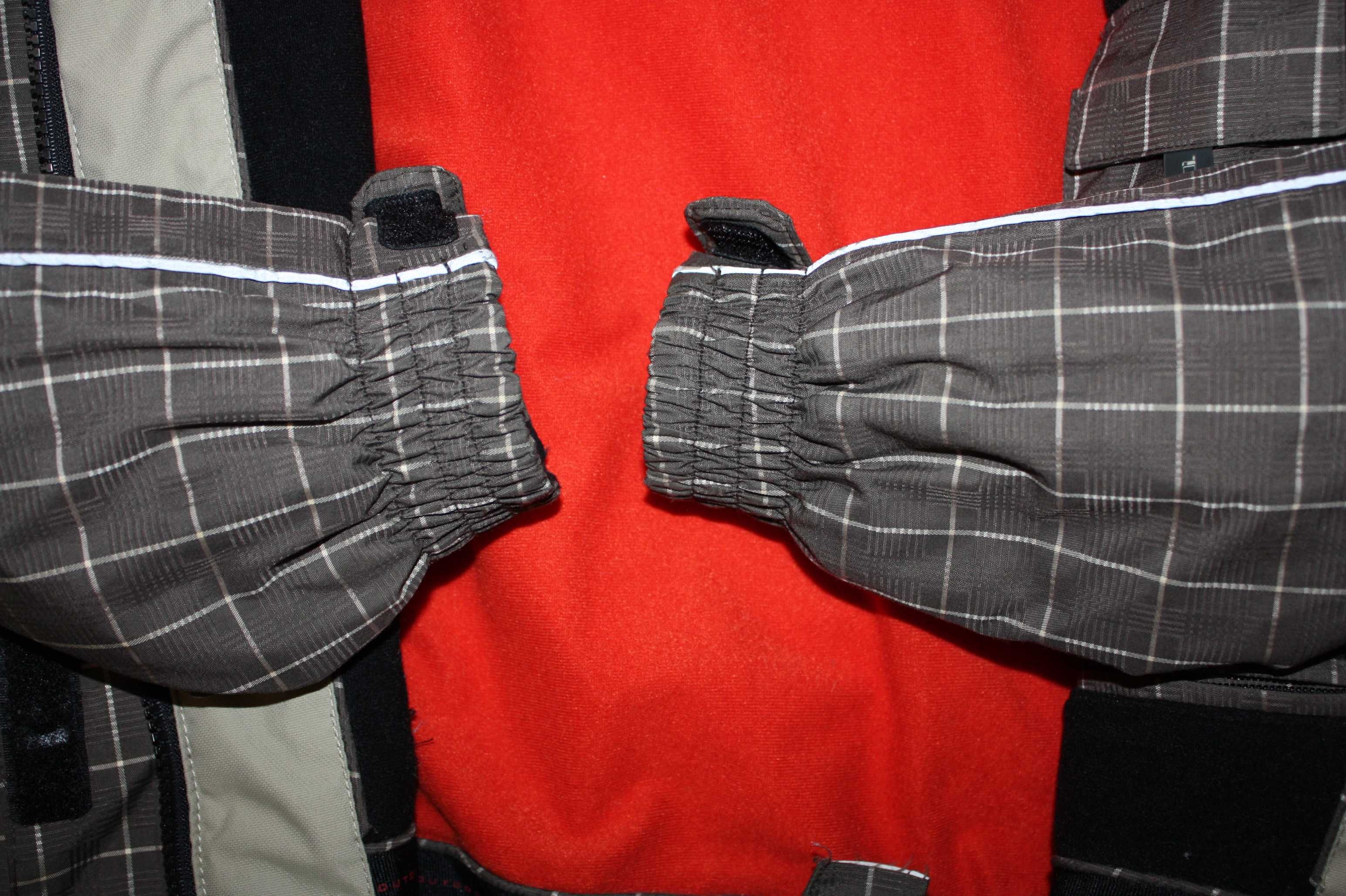 Курточка фирмова термо р-164 в гарному стані