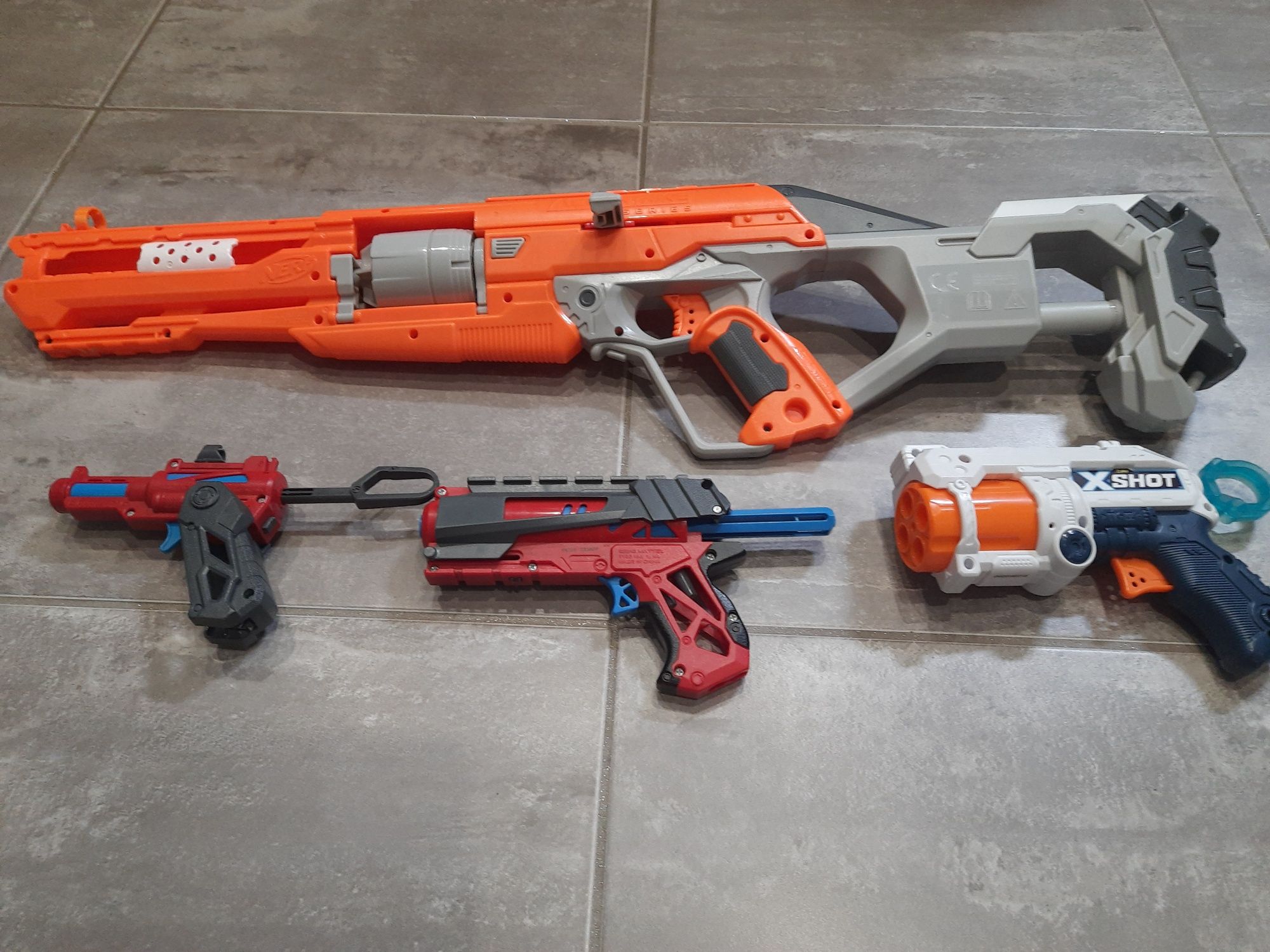 Nerf karabin, pistolety+tarcza do strzelania