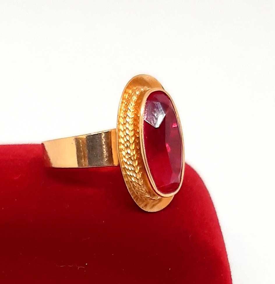 Złoty pierścionek z Rubinem PR.583 W:5,88gr R.12