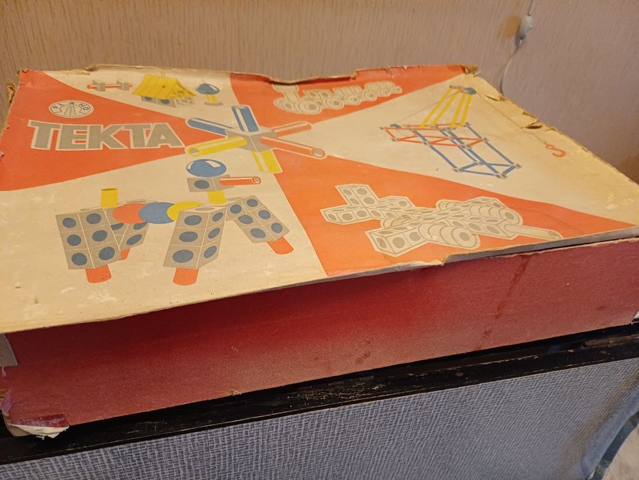 Великий ретро  конструктор європейський  Tekta