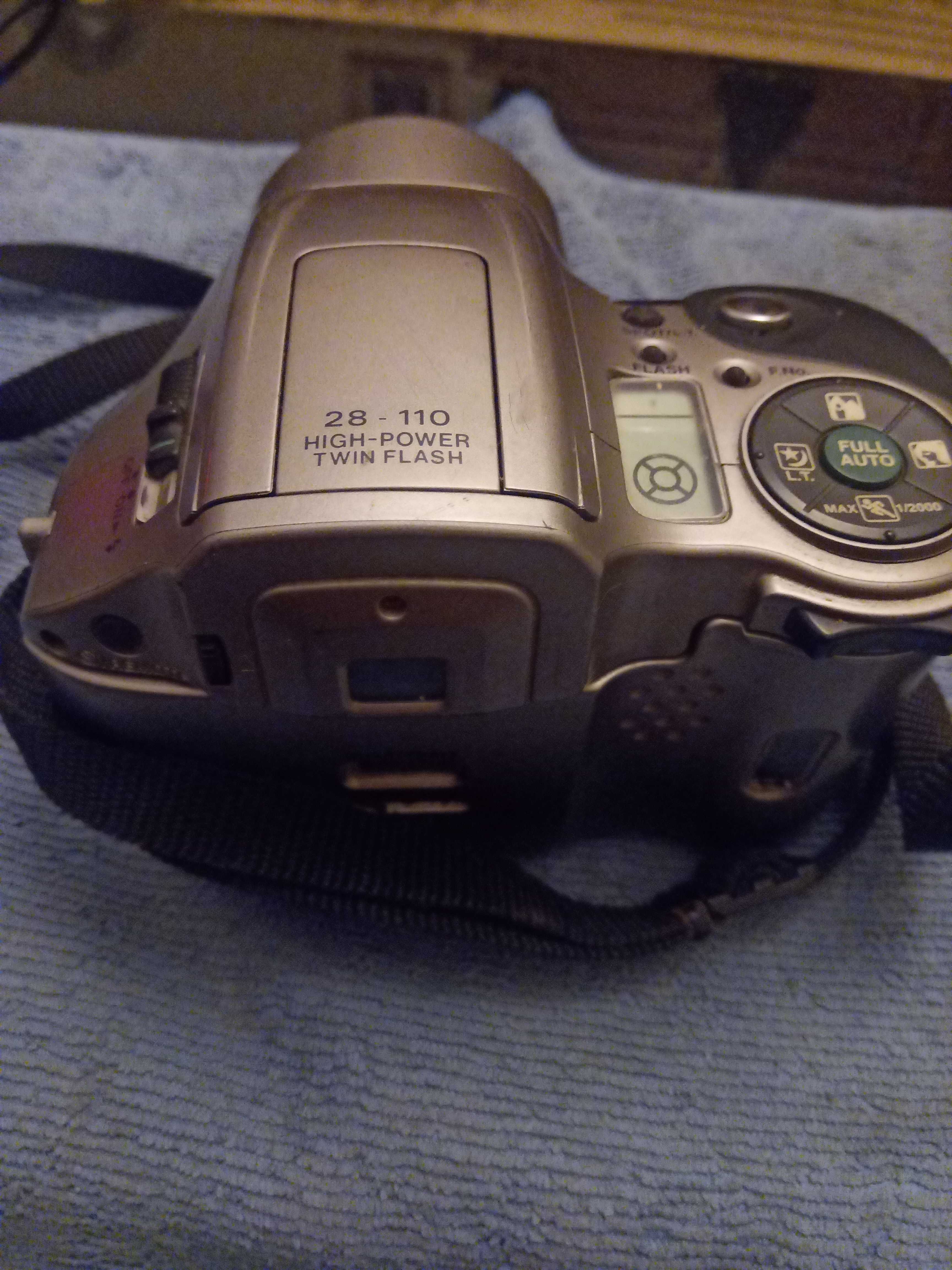 Плёночный фотоаппарат Olympus IS-200.