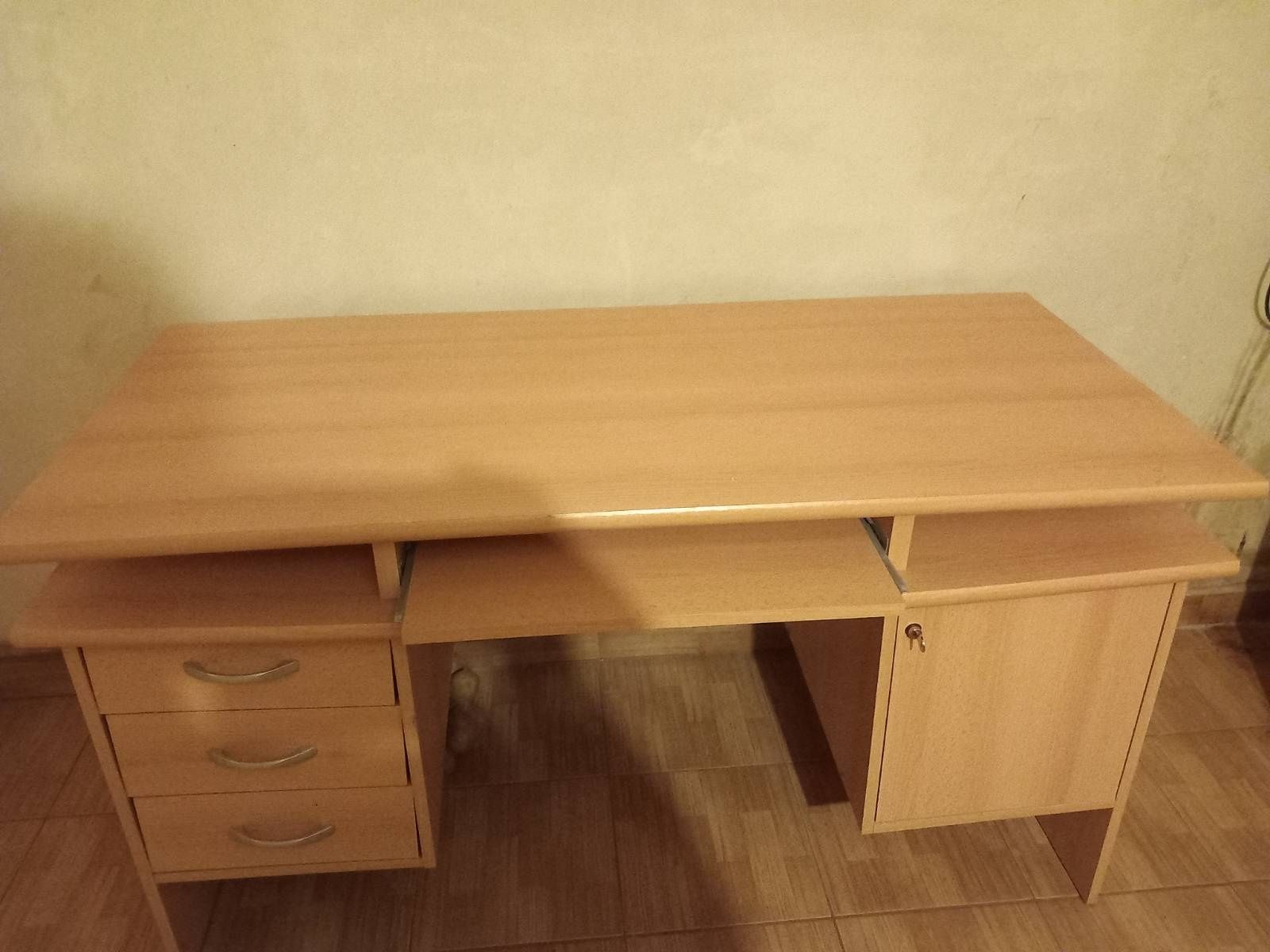 Sprzedam biurko w dobrym stanie