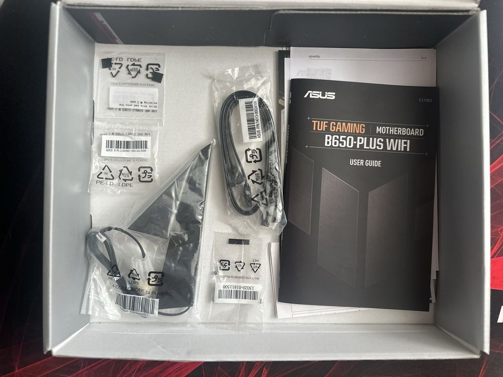 Материнська плата Asus TUF Gaming B650-Plus Wi-Fi