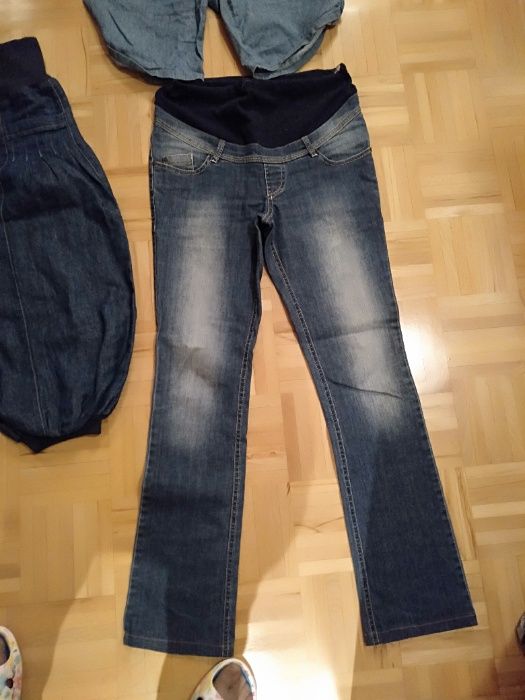 Spodnie ciążowe, jeansy, t-shirt, ubrania ciążowe, rozmiar S