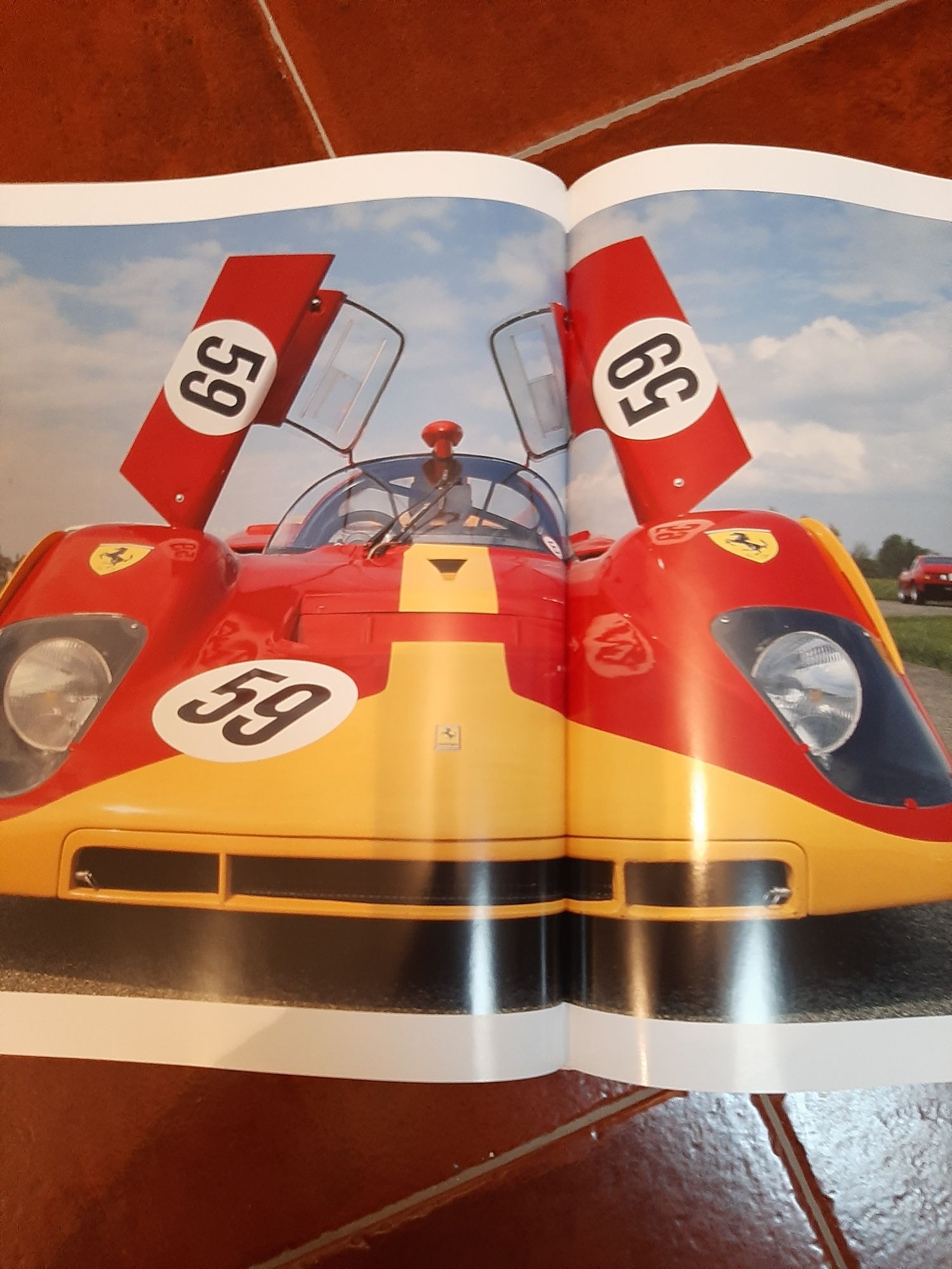 Livro sobre A Ferrari