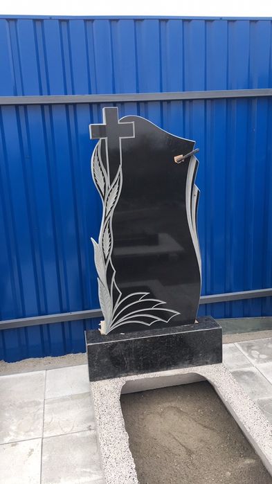 Пам‘ятники в наявності та під замовлення