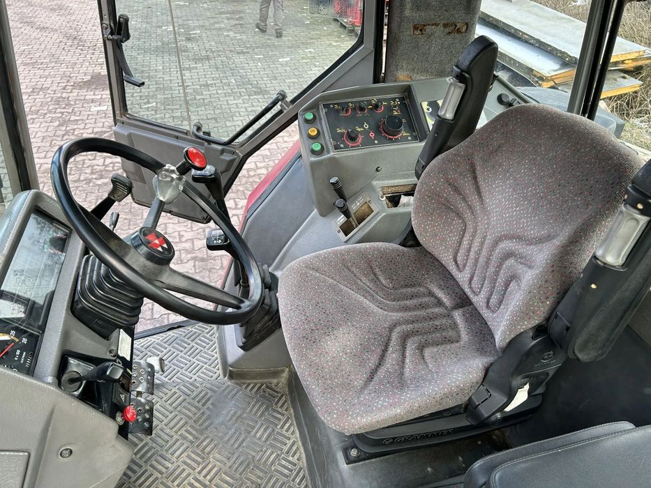 Massey Ferguson 3070  Cały w oryginale.Mały przebieg.