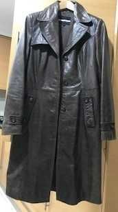 Casaco Senhora em pele_ Pierre Cardin 
Sem uso_Como Novo 
Tam:L