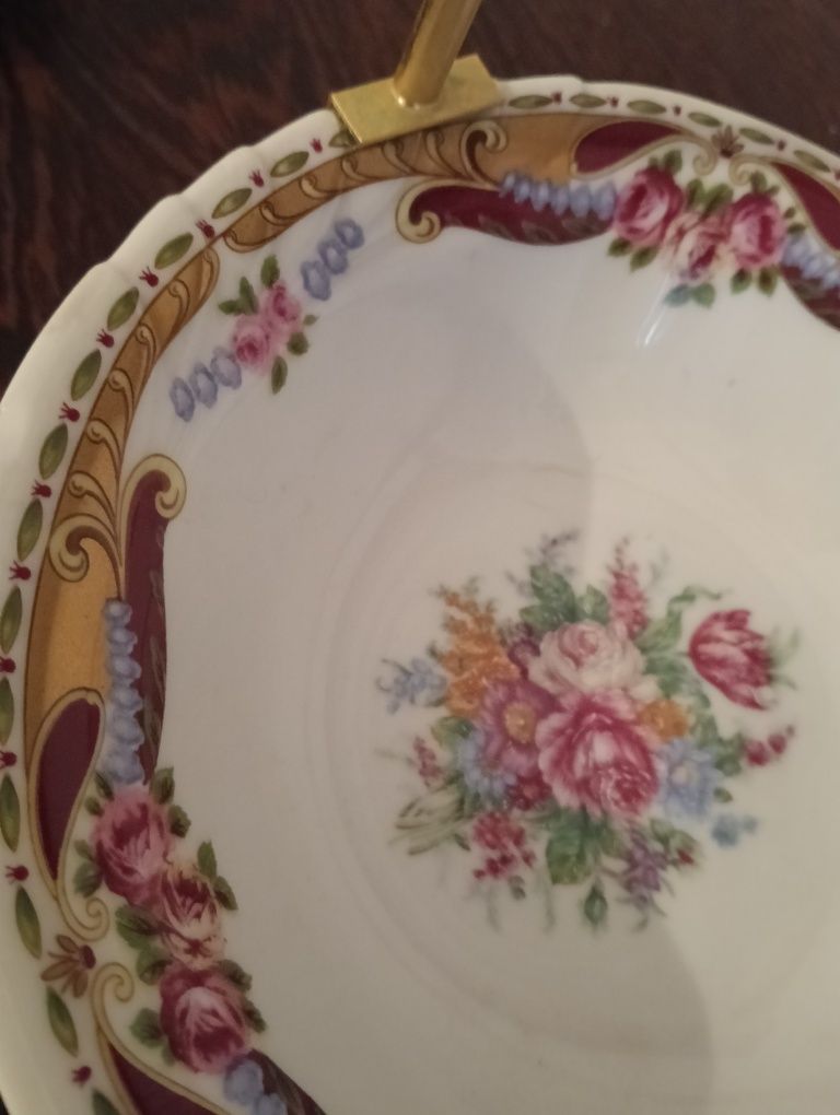 Prato com pega em porcelana Vizavi em excelente estado 17 cm diâmetro