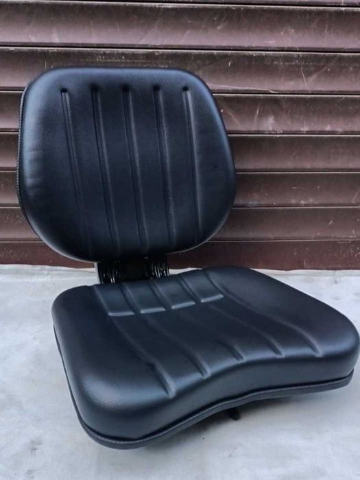 Сидіння, сиденье трактора, навантажувача