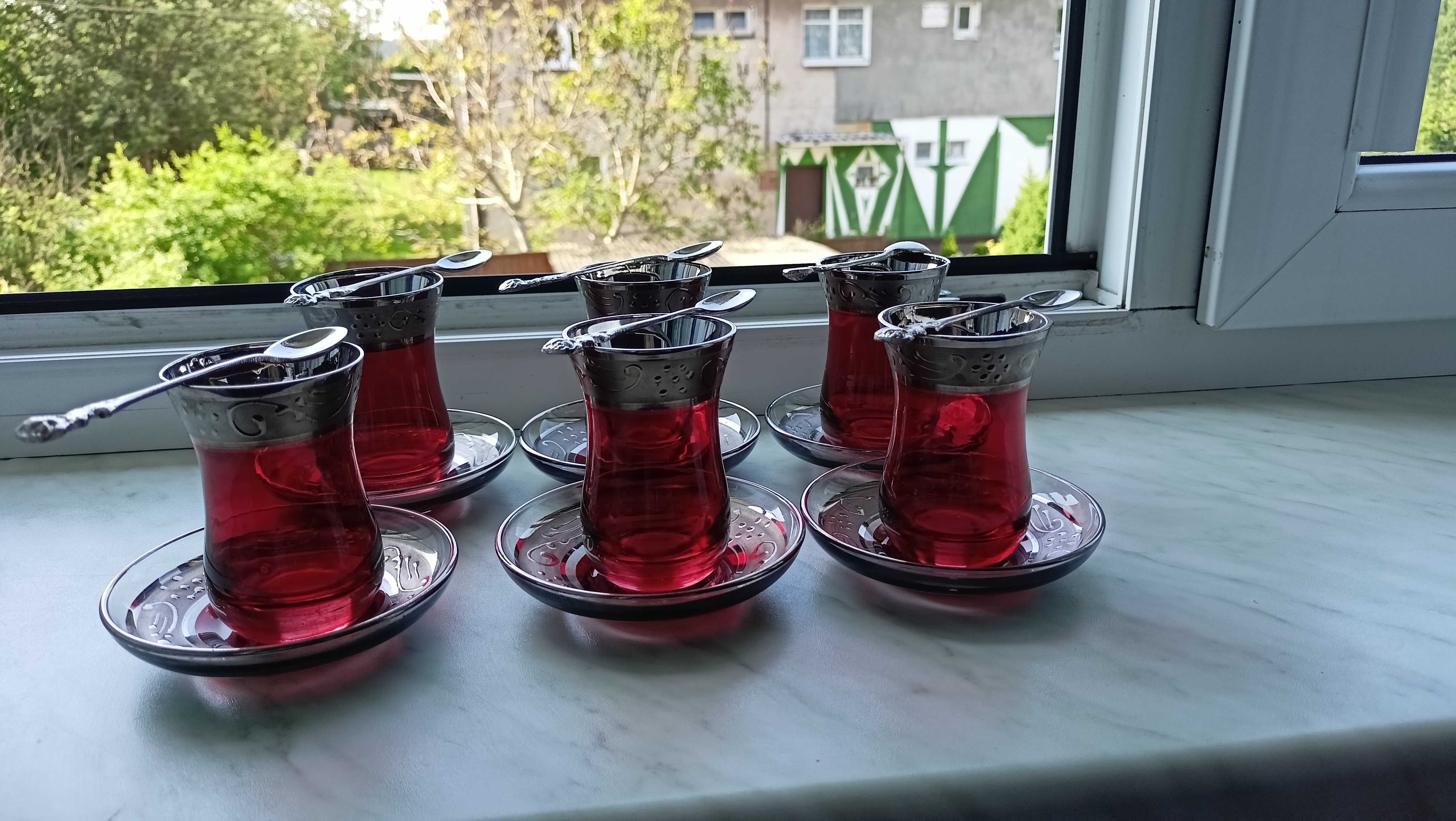 Szklanki i talerzyki + łyżeczki,komplet herbaciany Turcja
