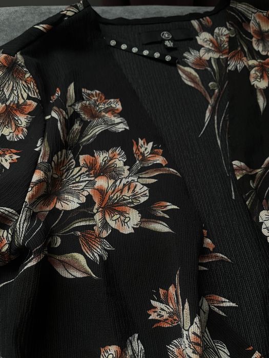 Накидка з квітковим розписом