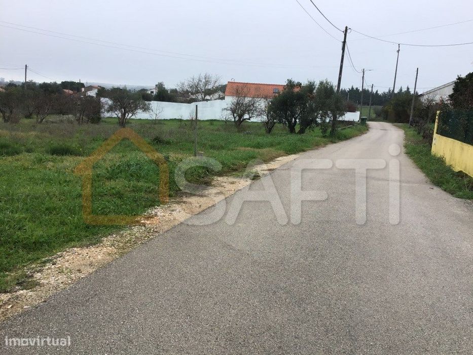 Terreno Rústico de 12.320m2, em zona sossegada com Montado e planta...