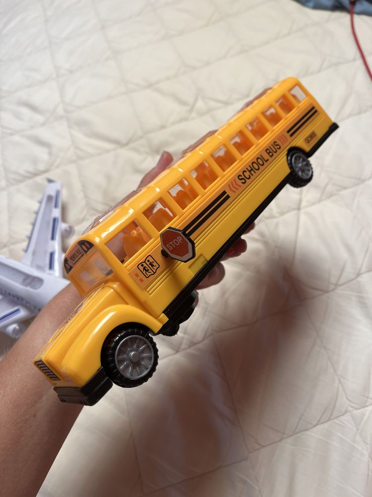 Музичні іграшки: літак та автобус