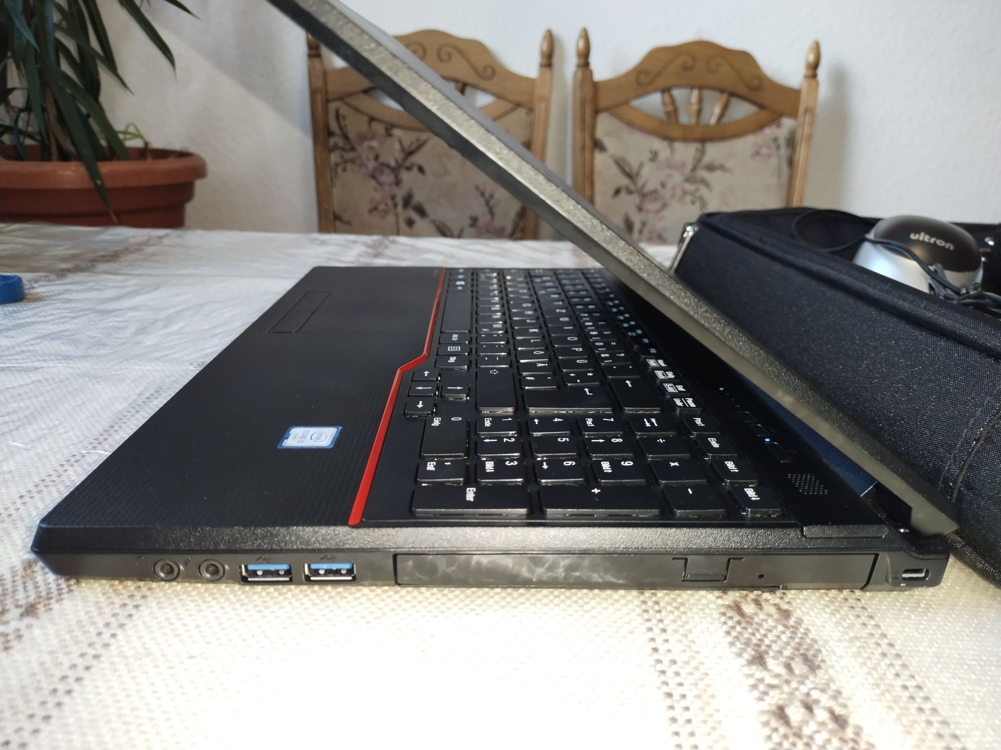 Fujitsu E556, Core i3 -6100