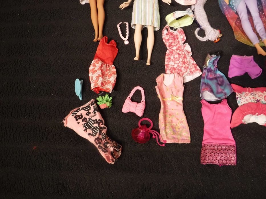 Lalki Barbie z konikiem i kuchnią  < P