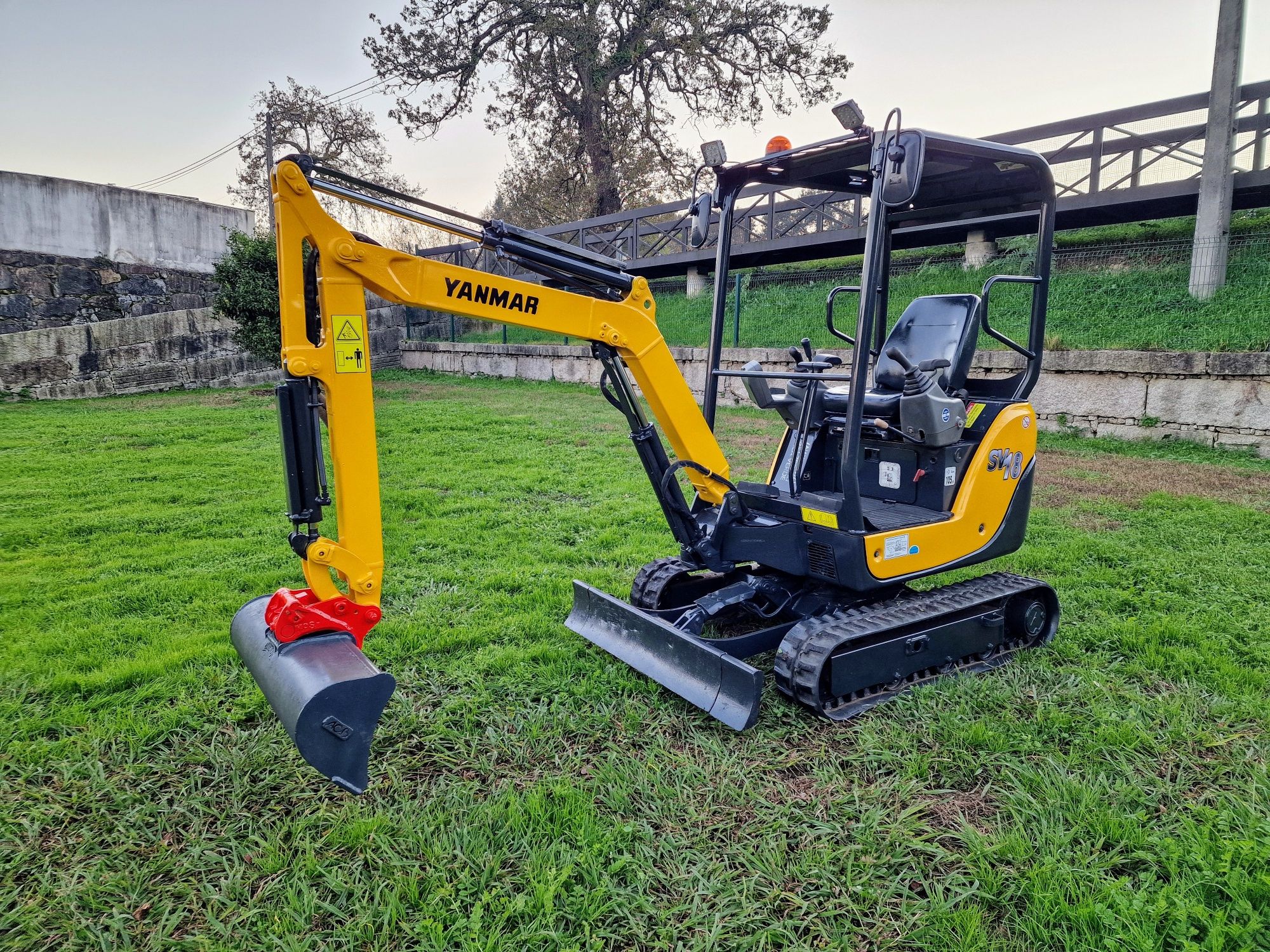 Mini escavadora yanmar 1.8 tn