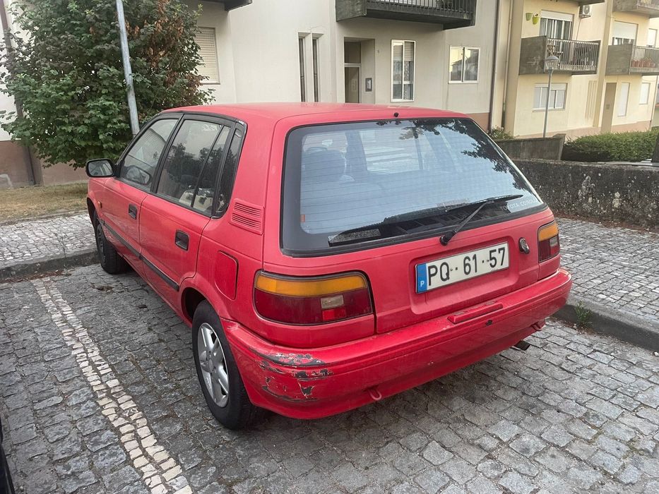 Vende-se Toyota Corolla 1.3 gasolina de 1991, modelo E90 hatchback.