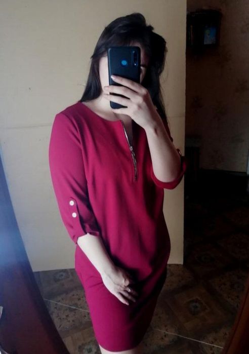 Женское бордовое платье