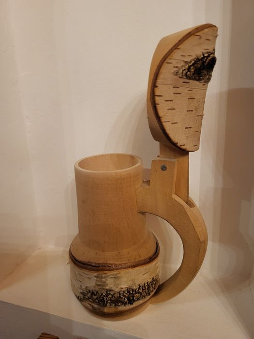 Drewniany dzbanek ozdobny