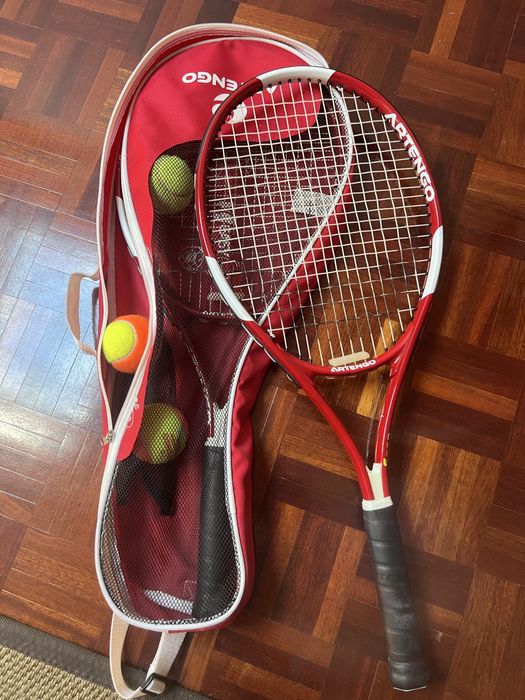 Raquetes de tenis e bolas como novo