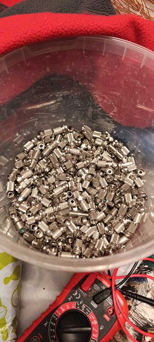 Złacze typ F do kabla telewizyjnego