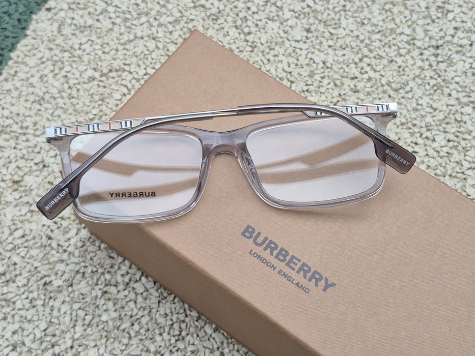 Прозорі прямокутні оправи  Harrington  B2339 від  Burbery!