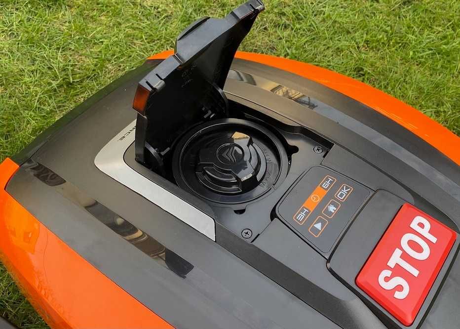 Robot koszący YARD FORCE EasyMow 260, powystawowy, stan idealny