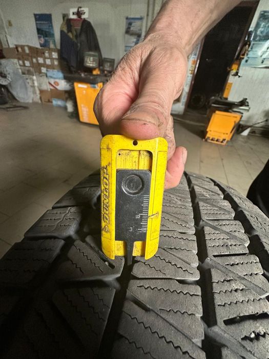 Шини б/в. зима 235/65/18. Bridgestone Blizzak DM-V3