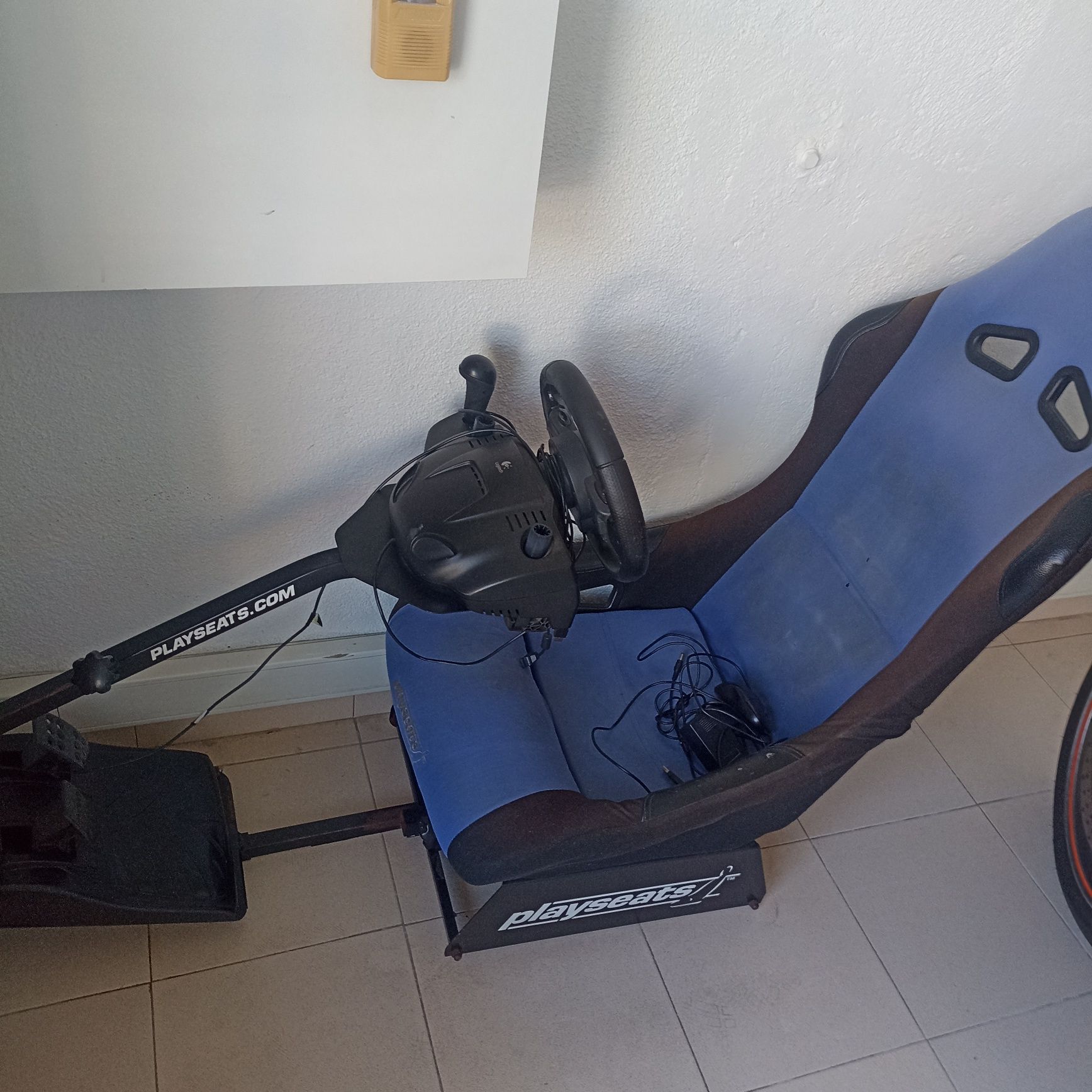Baket com volante e pedais