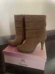 Par de Botas bege muito elegante