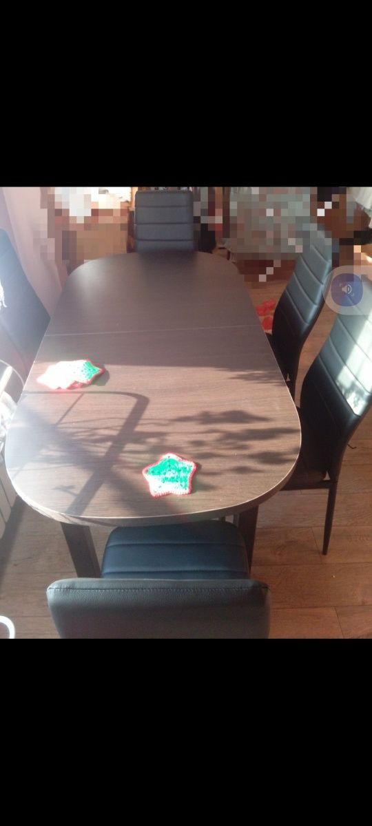 Stół z krzesłami duży i solidny