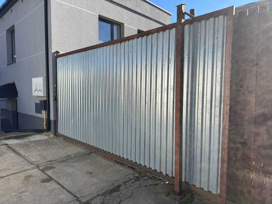 Brama wjazdowa blaszana suwana  515/250