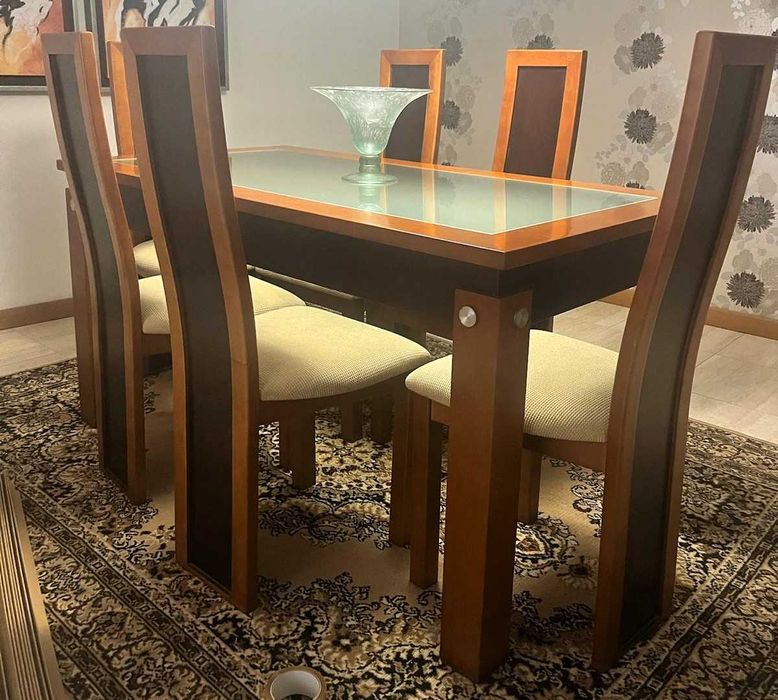 mesa e cadeiras sala