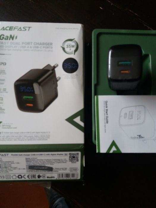 Зарядка для телефону.