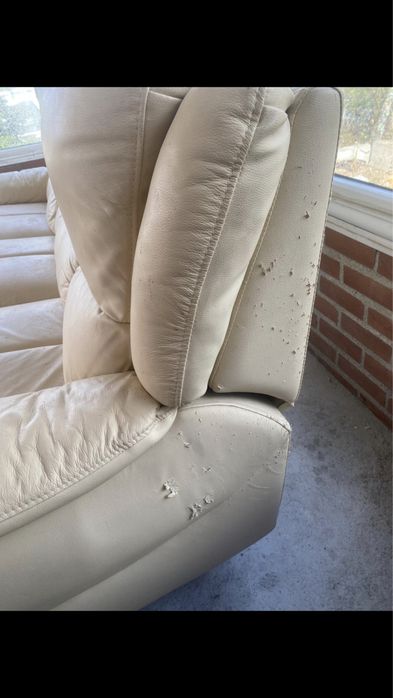 Sofa em pele tres e dois lugares