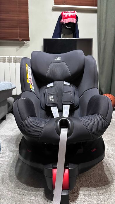 Fotelik samochodowy Britax Römer z obrotową bazą