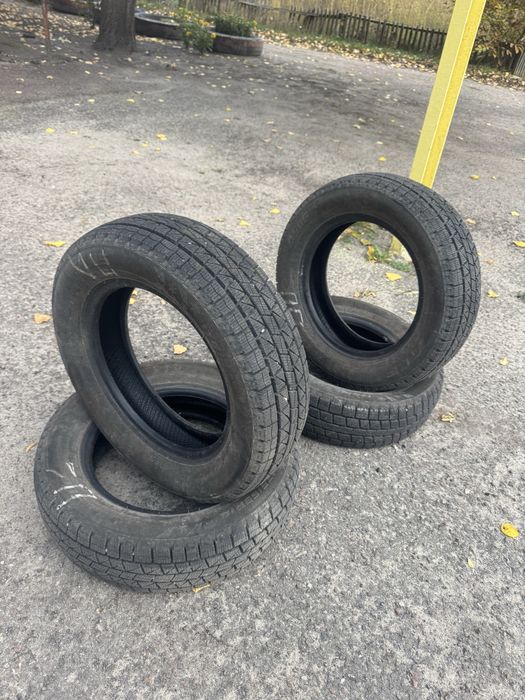 Продам майже нову зимню резину