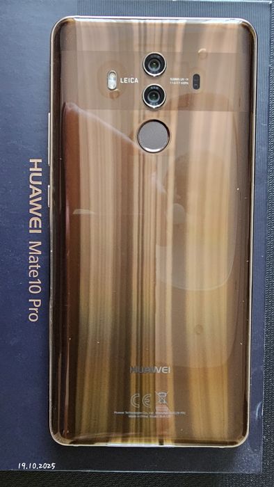 Huawei Mate 10 Pro 
Екран 6" OLED, подвійна камера, поту