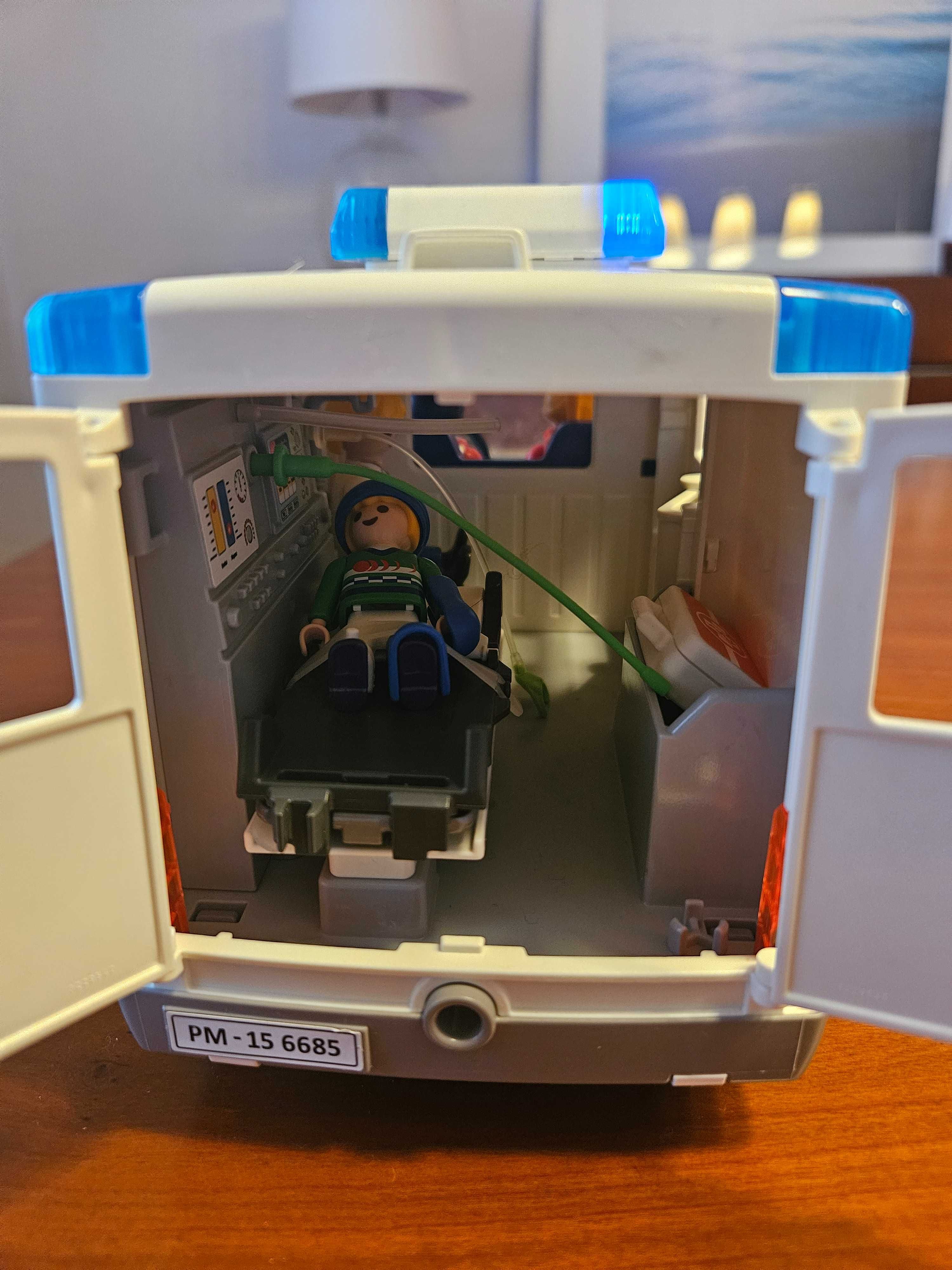 Ambulância playmobile